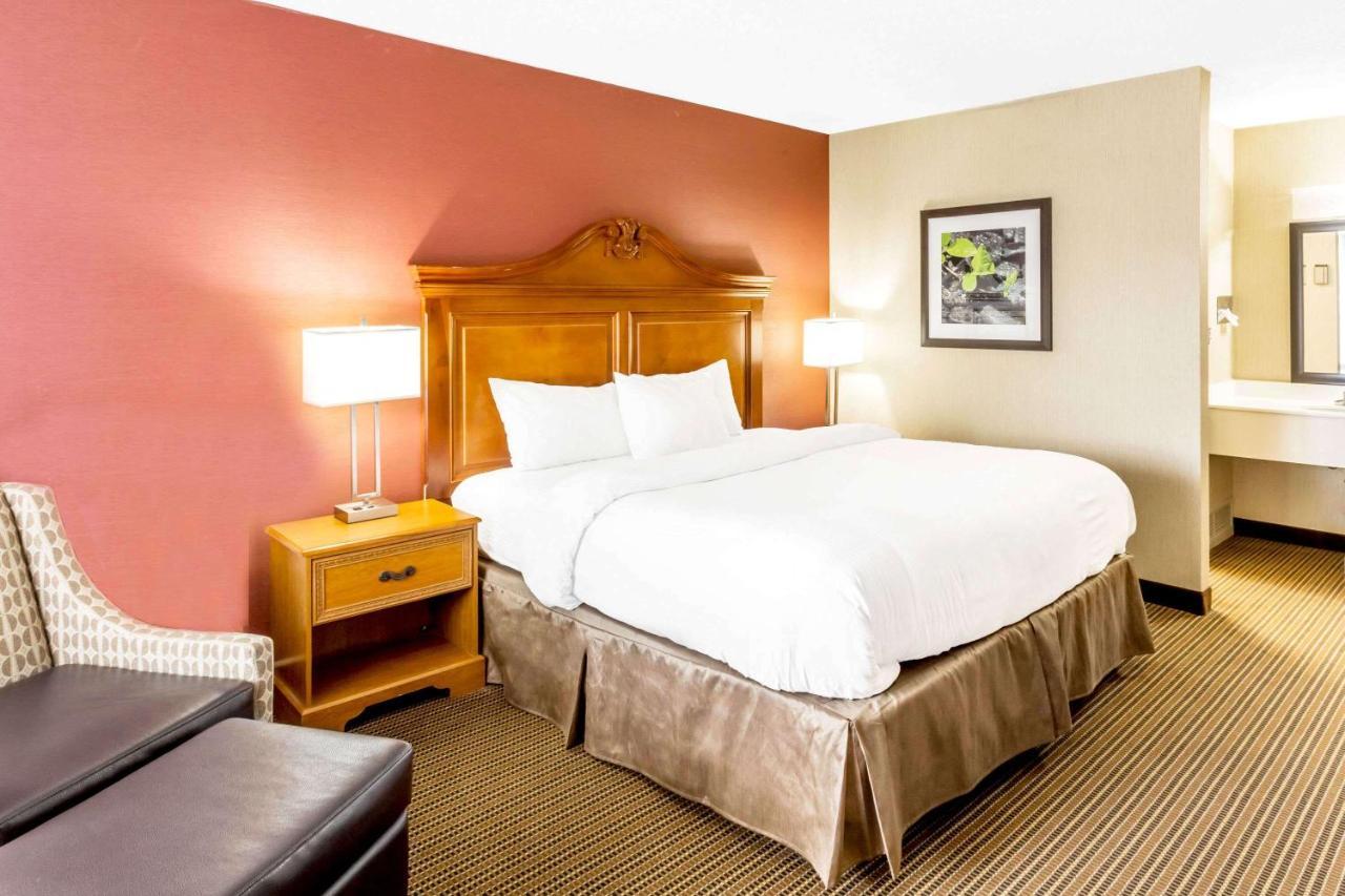 Ramada By Wyndham Salt Lake City North Temple Exterior foto
