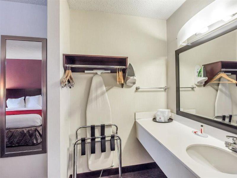 Ramada By Wyndham Salt Lake City North Temple Exterior foto