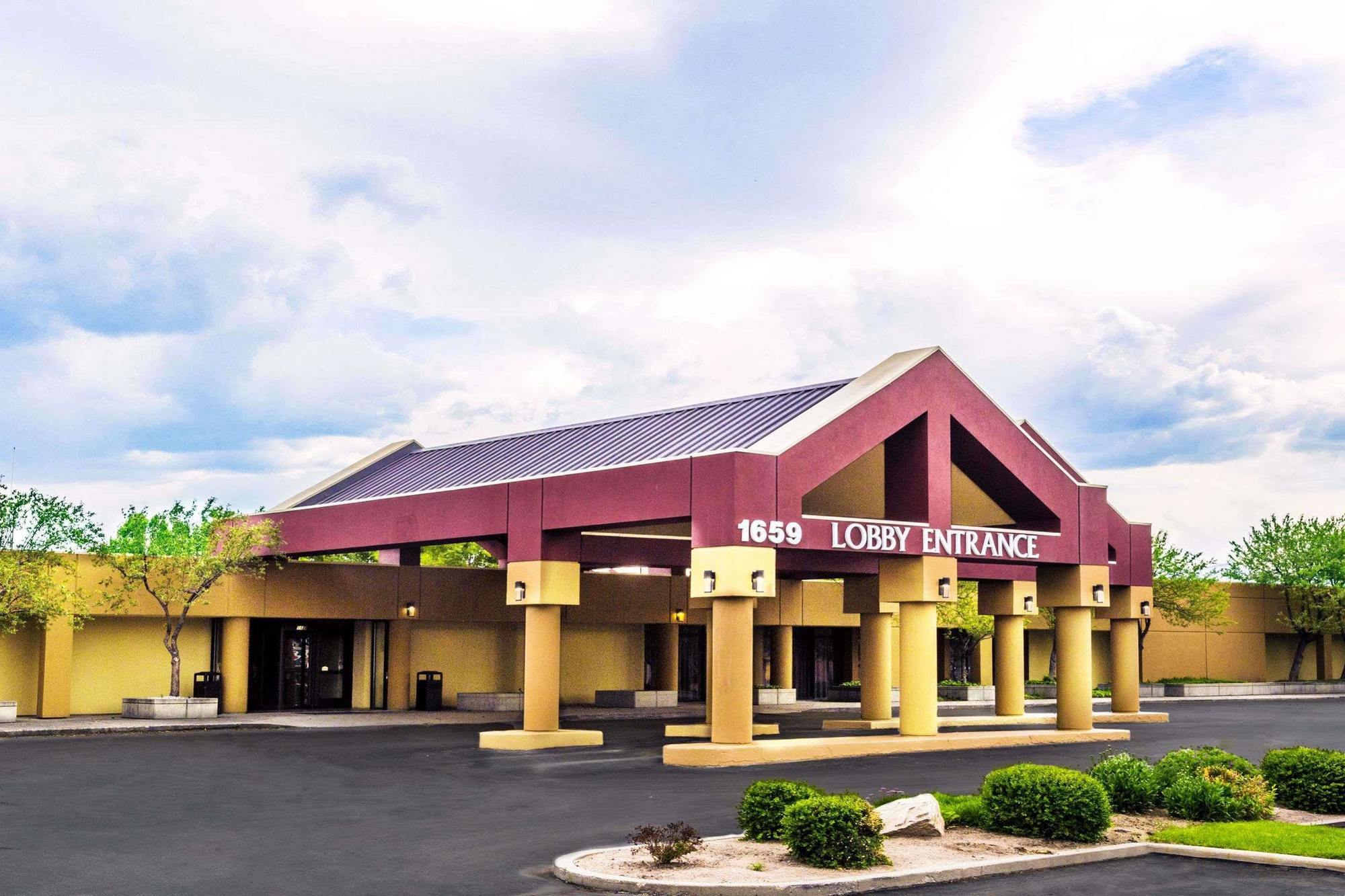 Ramada By Wyndham Salt Lake City North Temple Exterior foto